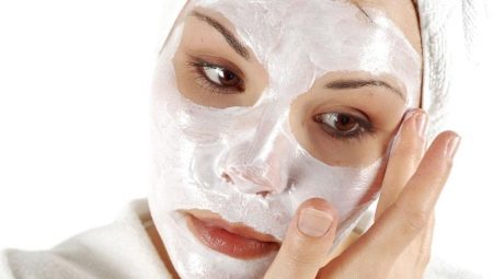 Masques de crème sure pour le visage à la maison: les avantages et les inconvénients, les recettes et l'utilisation