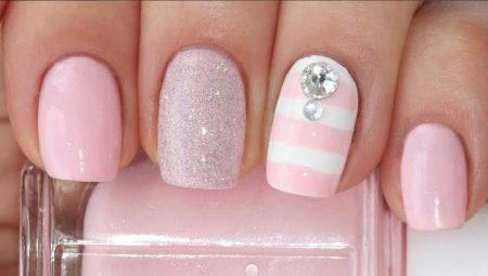 Manucure rose pâle: romance et finesse