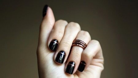 Design et décor de manucure noire