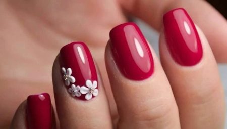 Idées de manucure rouge: de belles techniques et une variété de design