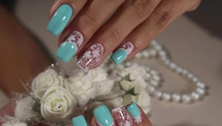 Comment joliment organiser vos ongles dans les couleurs blanc et bleu?
