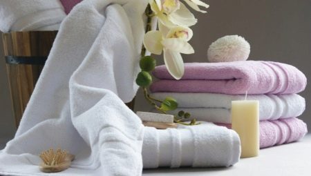 Comment faire des serviettes en éponge moelleuses et moelleuses après le lavage?