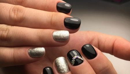 Comment faire une manucure en noir avec de l'argent?