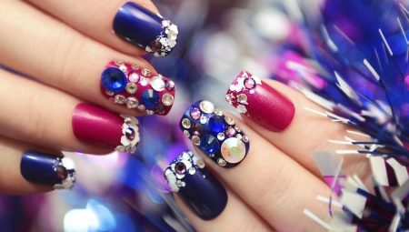 Belles idées pour créer une manucure rouge et bleue