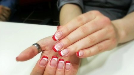 Manucure française rouge et blanche