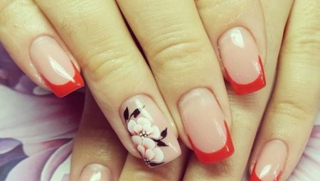 Rouge français sur les ongles: le choix de la couleur et la combinaison des couleurs