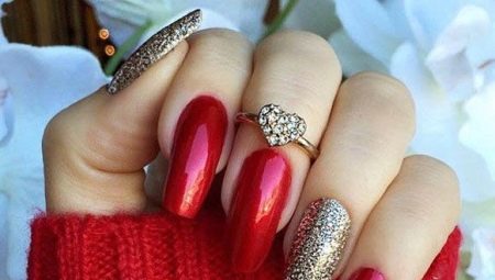 Manucure rouge avec de l'argent: idées brillantes et tendances de la mode