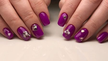 Les meilleures idées pour une manucure élégante fuchsia
