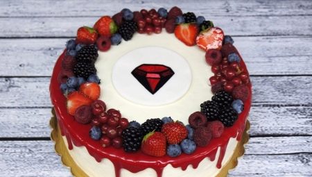 Legjobb torta tervezési ötletek egy Ruby Esküvőre