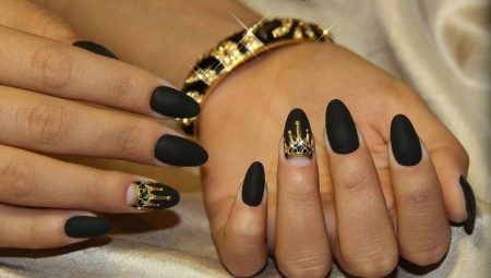 Manucure avec une couronne: idées et techniques élégantes