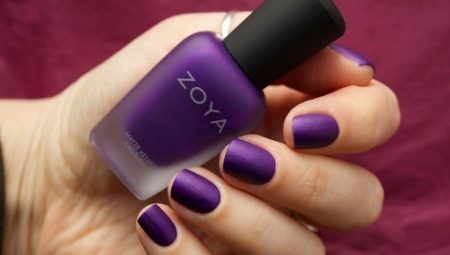 Manucure mauve pourpre - Idées et tendances de la mode