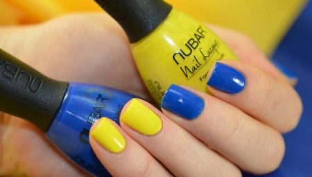 Options pour une manucure bleue et jaune