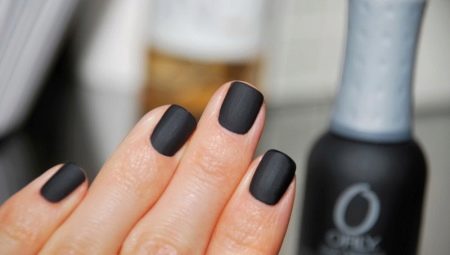 Caractéristiques et options de design manucure noir mat