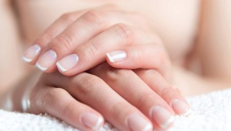 Règles françaises de manucure pour la gomme laque pour les ongles courts