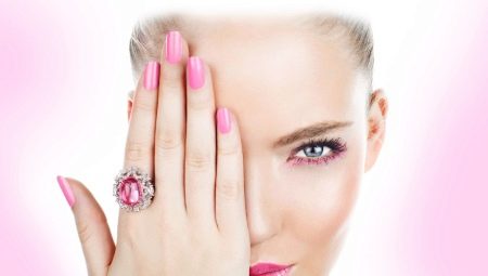 Manucure rose: une variété de nuances et des idées de mode
