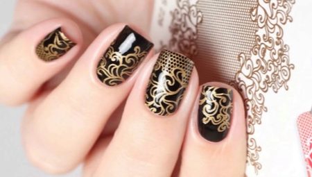Manucure dorée: idées de mode et astuces pour assortir les couleurs