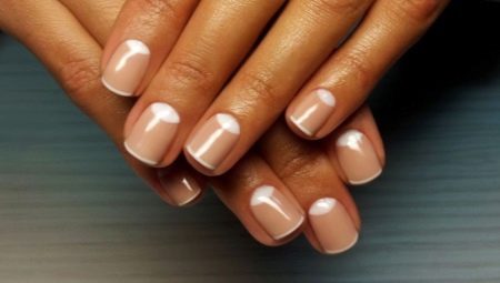 Manucure beige et blanche: de superbes idées de design et de décoration