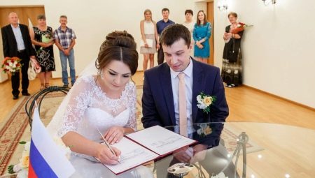 Combien de jours après le dépôt d'une demande au bureau de l'état civil peignent un couple?