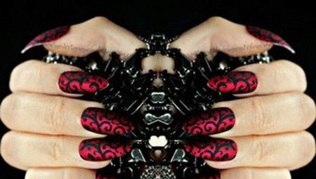 Manucure dans le style gothique