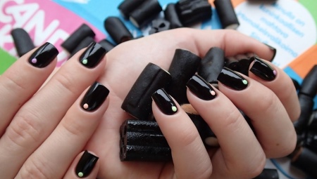 Vernis à ongles foncé design ongles