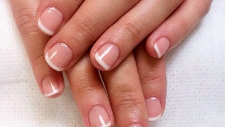 Français pour ongles courts: options pour un design classique et inhabituel