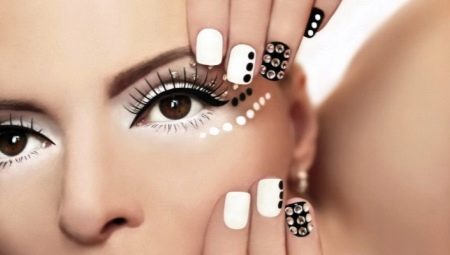 Incrustation de pierres et de strass sur les ongles