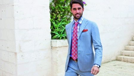 Comment les hommes s'habillent-ils pour un mariage en été?