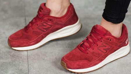 Comment étirer des chaussures en daim?