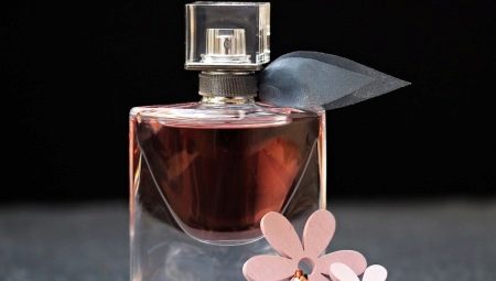 Comment faire du parfum à partir d'huiles essentielles à la maison?