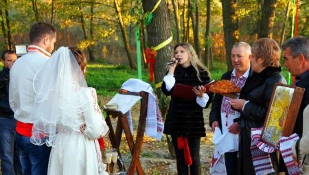 Comment rencontrer des jeunes avec un pain lors d'un mariage et que devraient-ils dire?