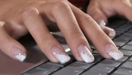 Belle conception des ongles blancs