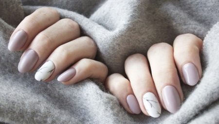 Manucure à la manière du minimalisme