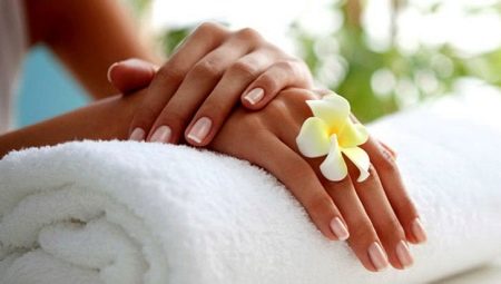 Les ongles ont-ils besoin de se reposer du gel-lustrant et à quelle fréquence peut-il être appliqué?