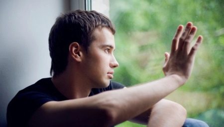 Caractéristiques d'un homme introverti et son comportement dans les relations