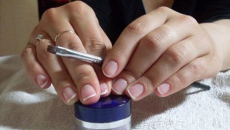 Caractéristiques de couvrir les ongles avec du gel sans extension