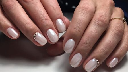 Caractéristiques de l'utilisation des ongles à frotter nacrés