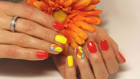 Exemples des meilleures options de manucure et des vernis d'évaluation