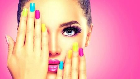 Manucure multicolore: conseils pour combiner les teintes et la conception des ongles