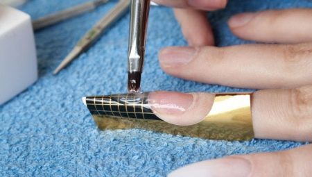 Technologie des ongles sur les formes