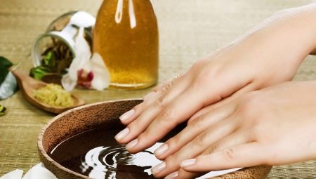 Nous faisons des bains avec du sel pour renforcer les ongles