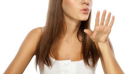 Comment sécher rapidement le vernis à ongles?