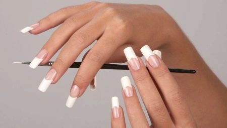 Comment faire pousser des ongles en utilisant la base?