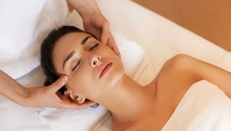 Comment faire un massage facial à la maison?