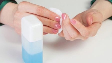 Comment enlever le vernis à ongles?