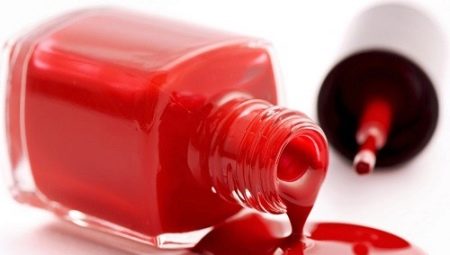 Comment enlever le vernis à ongles des vêtements?