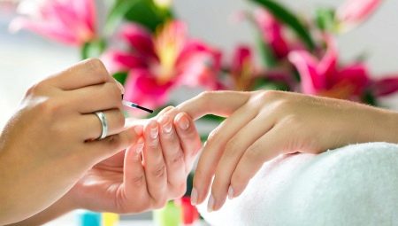 Comment renforcer le gel pour les ongles sous gel polish?