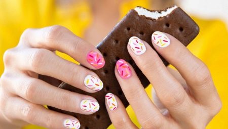 Manucure d'été pour ongles courts: de la tendresse à la brillance juteuse