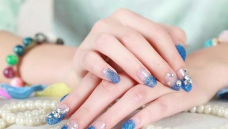 Faux ongles: avantages et inconvénients, types