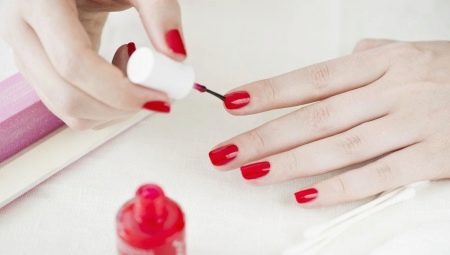 Quelle quantité de vernis à ongles sèche et comment accélérer son séchage?