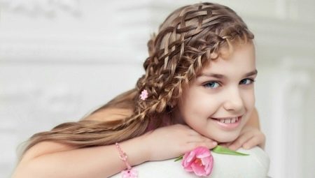 Arc de cheveux - la coiffure parfaite pour une petite princesse
